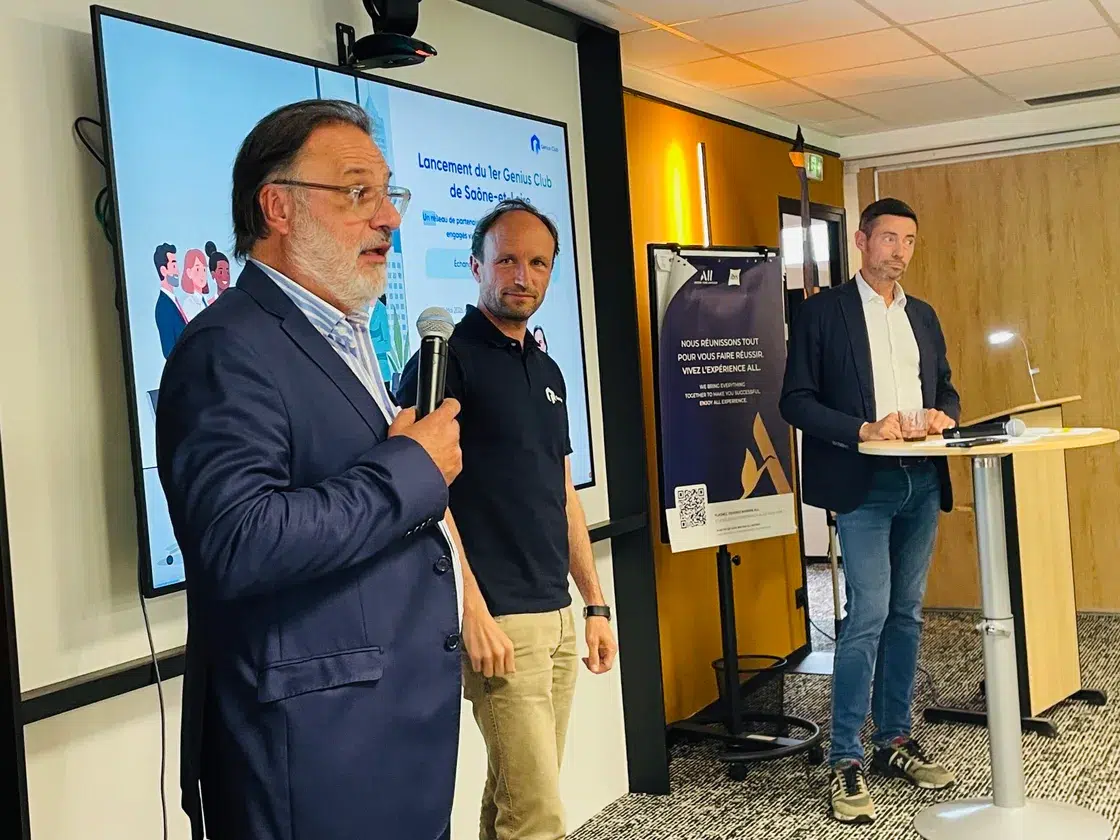 Prise de parole au micro lors du lancement du premier Genius Club de Saône-et-Loire à Chalon-sur-Saône