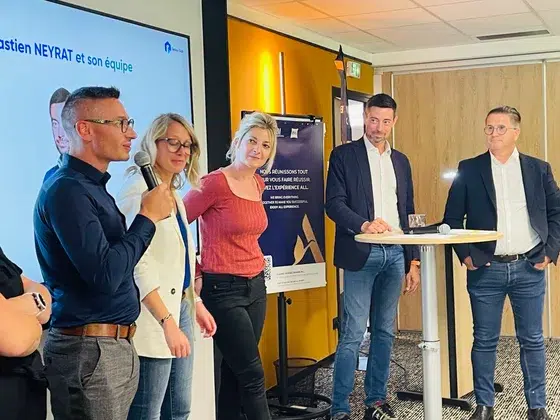 Les intervenants réunis devant l'écran au lancement du Genius Club de Saône-et-Loire