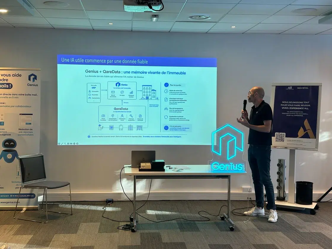 Présentation de GeniusData projetée à l'écran devant l'assistance du Genius Club Nancy